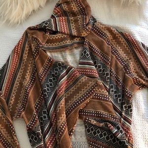 TRIBAL PRINT HOODED SWEATER